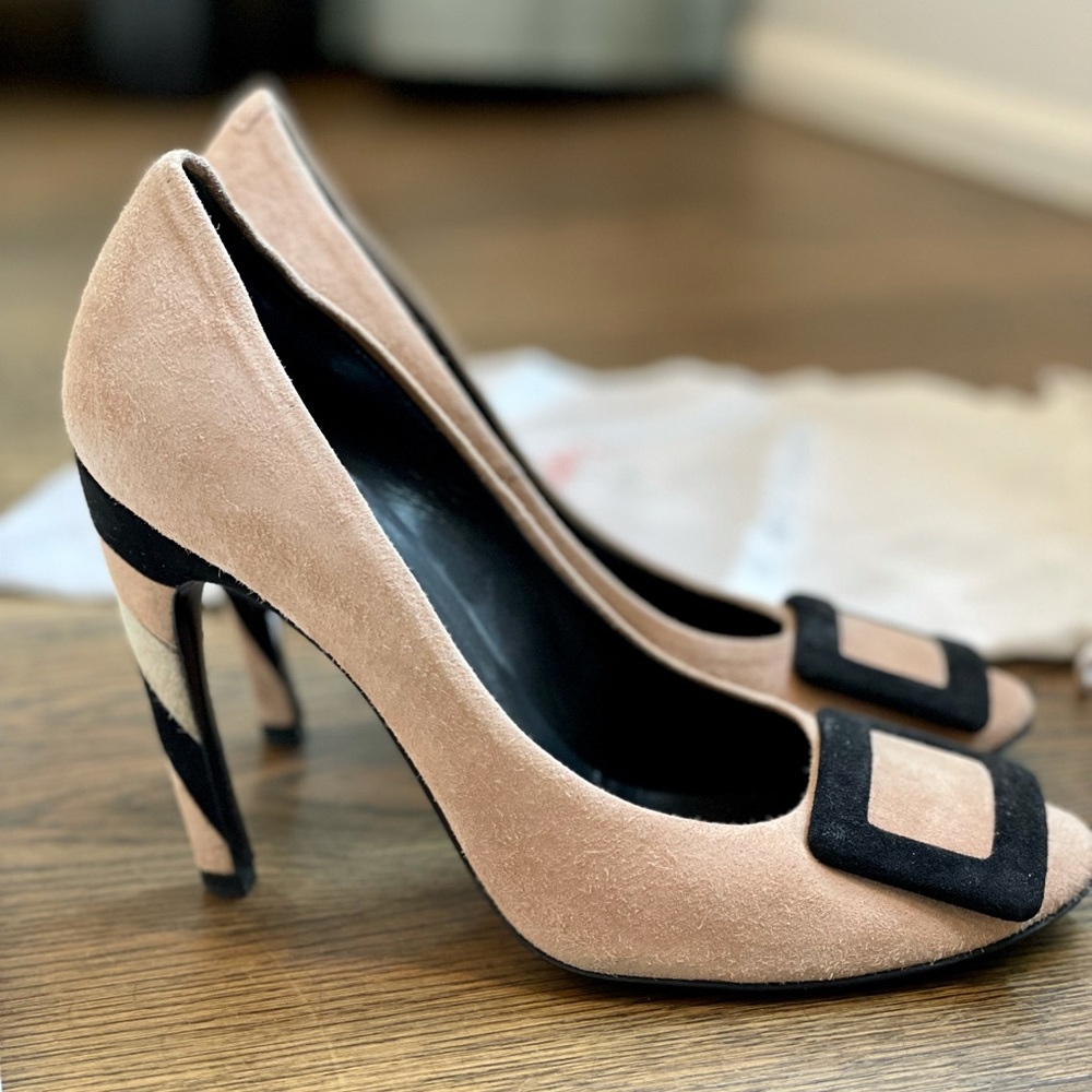 Roger Vivier blush suede high heel pumps in size 6.5